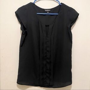 EXPRESS SHORT SLEEVE PLEATED KEYHOLE BLOUSE BLACK XS